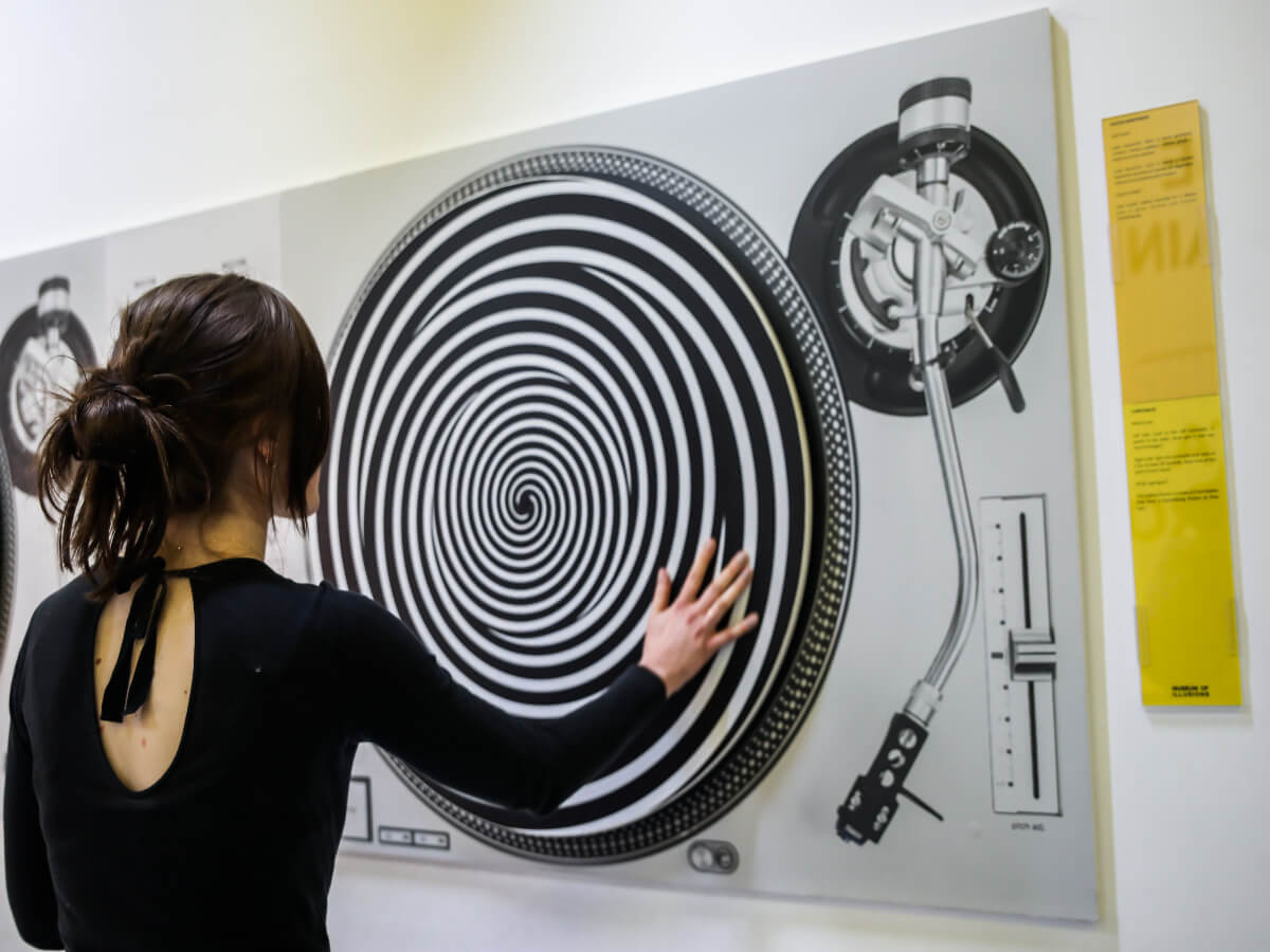 moi home about video poster madrid spain 1200×900 (1)