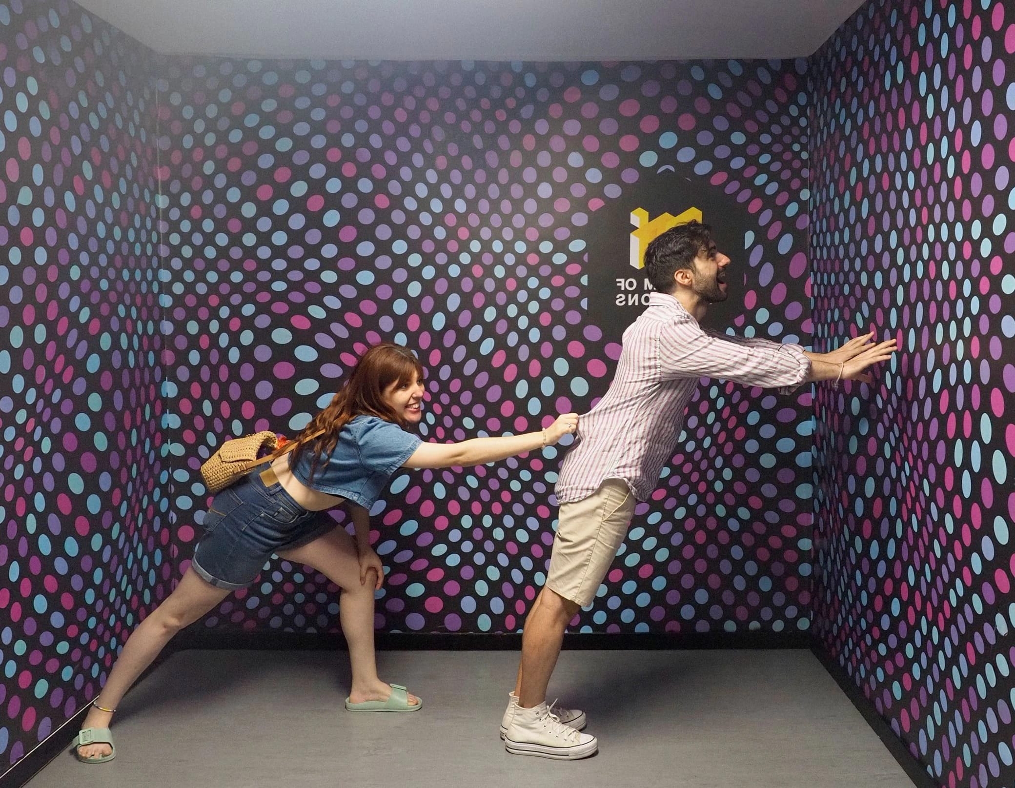 tilted room balance illusion